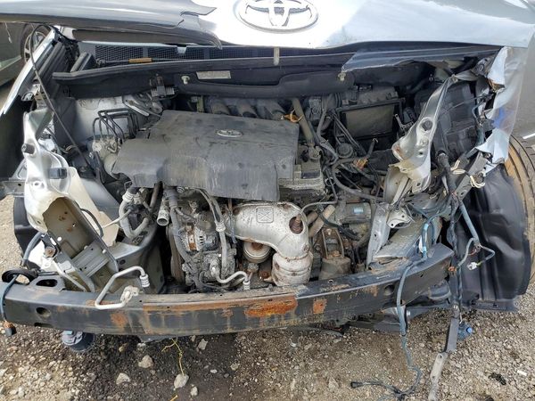 2014 TOYOTA SIENNA