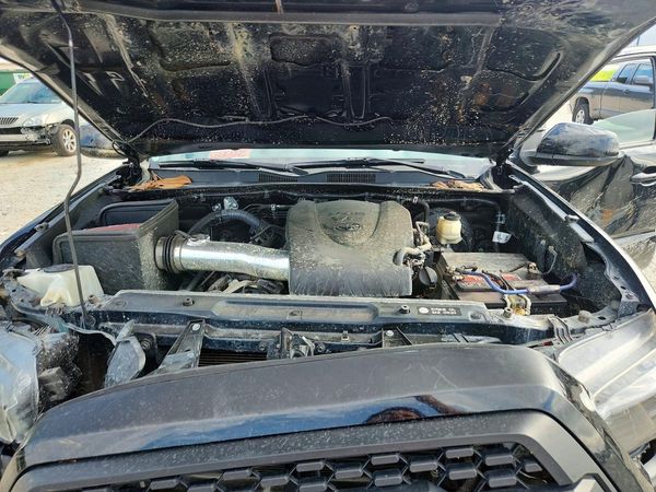2017 TOYOTA TACOMA
