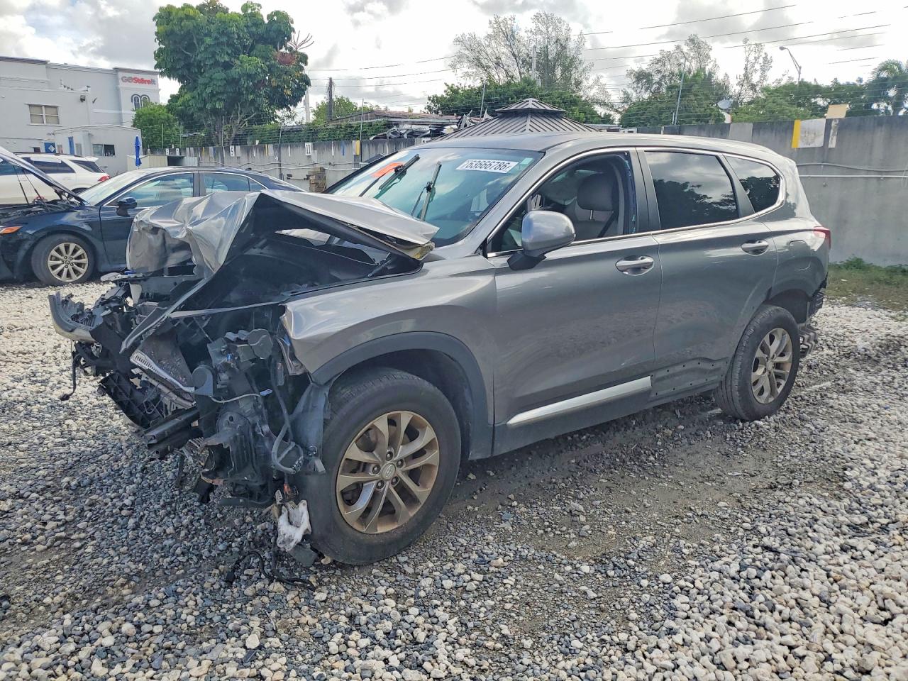 2019 HYUNDAI SANTA FE SE — Front 3/4