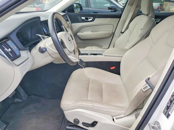 2024 VOLVO XC60 Plus Dark