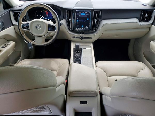 2024 VOLVO XC60 Plus Dark