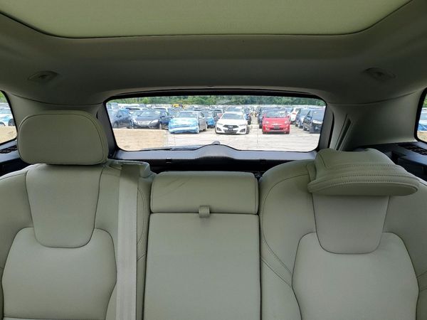 2024 VOLVO XC60 Plus Dark