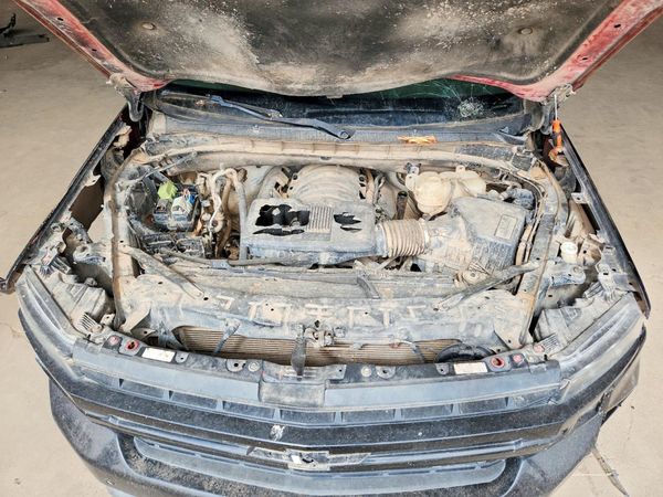 2021 CHEVROLET SUBURBAN LT — Engine bay