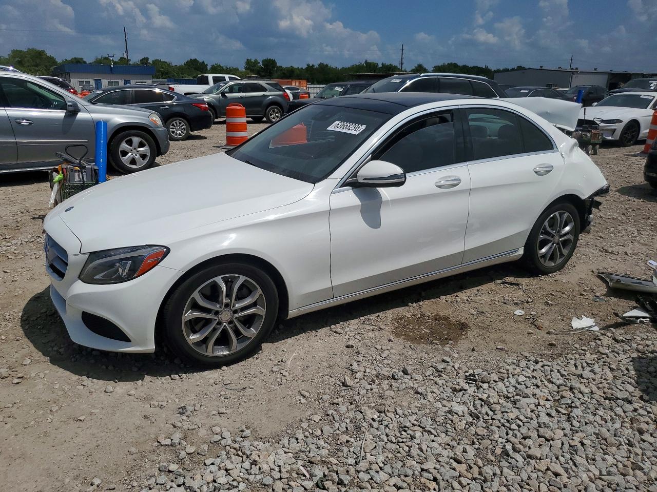 2016 MERCEDES-BENZ C-CLASS C300 — Front 3/4