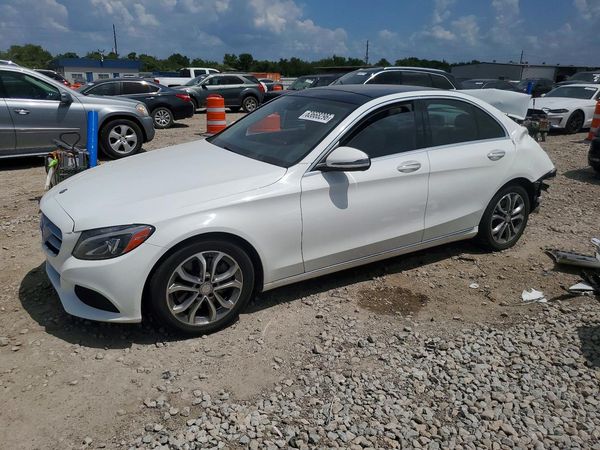 2016 MERCEDES-BENZ C-CLASS C300 — Front 3/4
