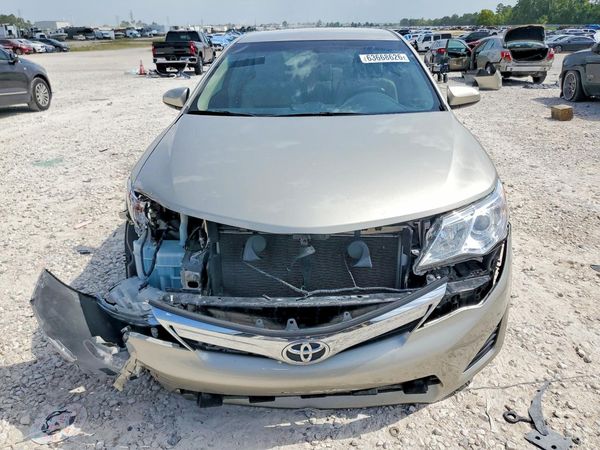 2014 TOYOTA CAMRY