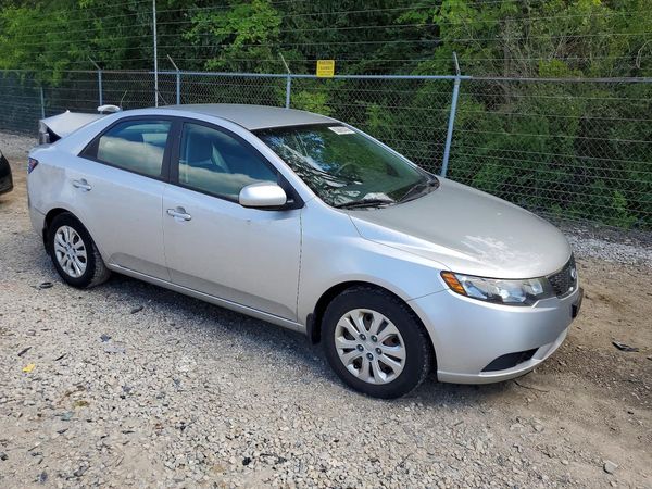 2013 KIA FORTE LX