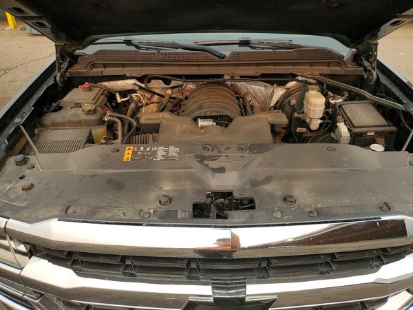 2018 CHEVROLET SILVERADO LT — Engine bay