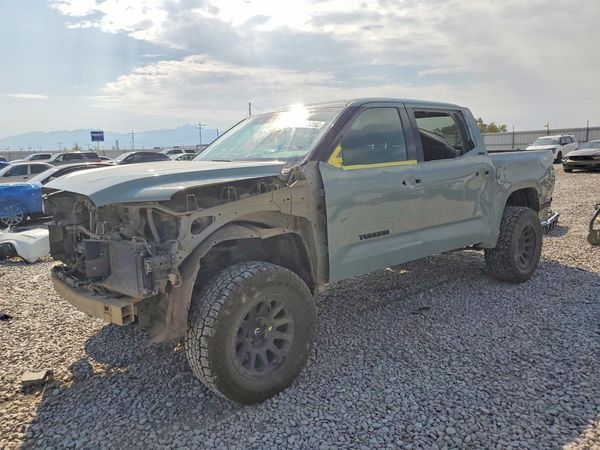 2022 TOYOTA TUNDRA SR5