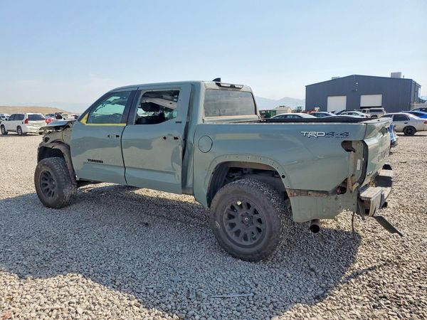 2022 TOYOTA TUNDRA SR5