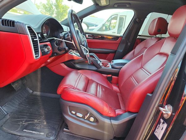 2020 PORSCHE CAYENNE