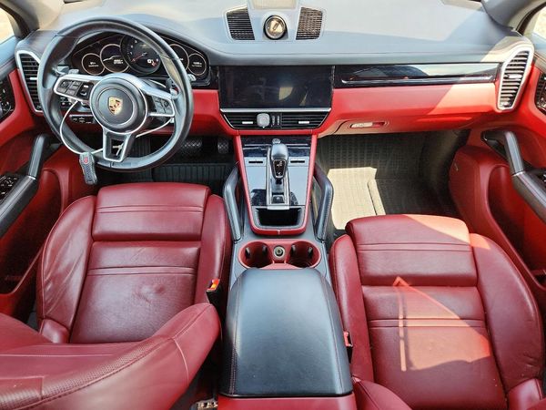 2020 PORSCHE CAYENNE
