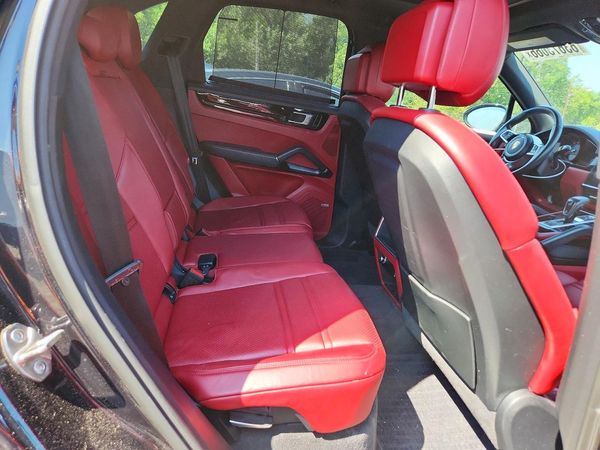 2020 PORSCHE CAYENNE