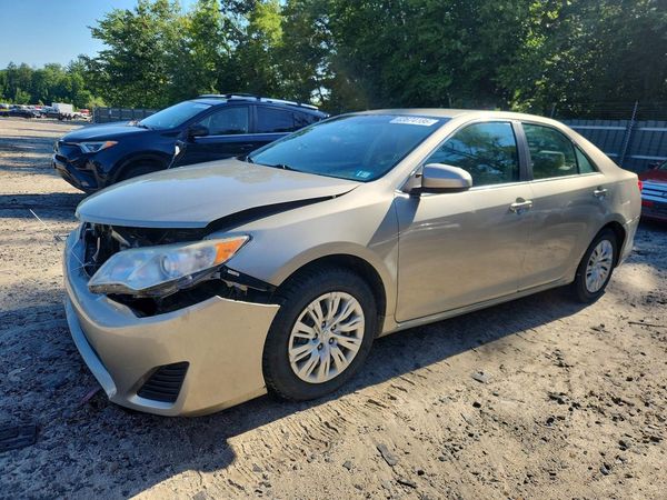 2014 TOYOTA CAMRY — DSFA — Front 3/4