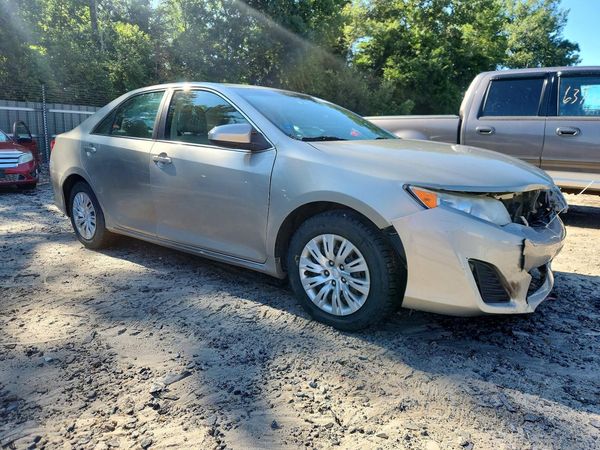 2014 TOYOTA CAMRY — Passenger 3/4