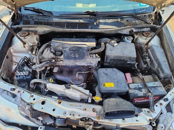 2014 TOYOTA CAMRY — Engine bay