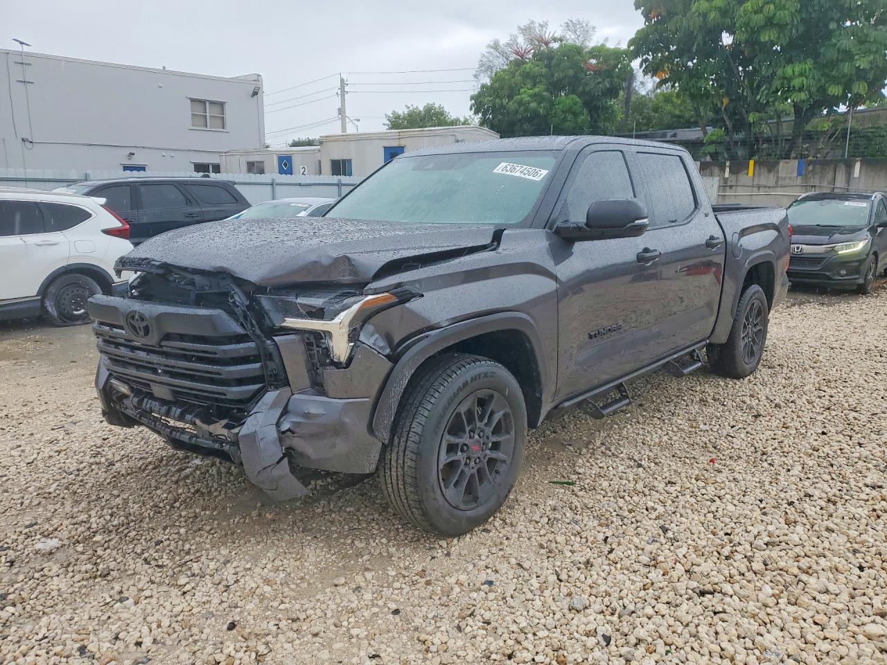 2025 TOYOTA TUNDRA SR5