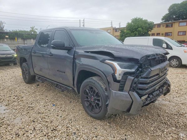 2025 TOYOTA TUNDRA SR5