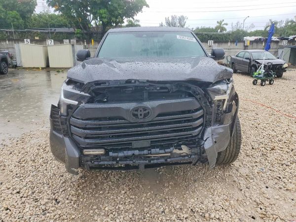 2025 TOYOTA TUNDRA SR5