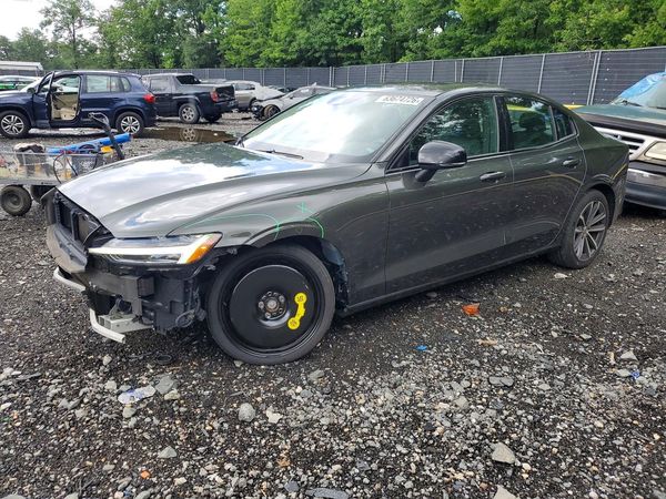 2022 VOLVO S60