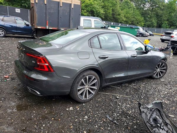 2022 VOLVO S60