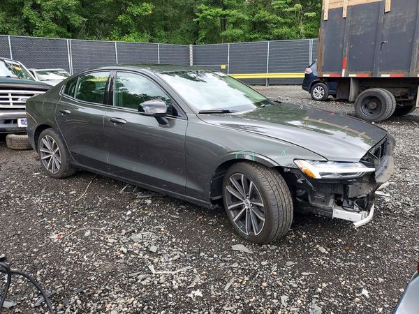 2022 VOLVO S60