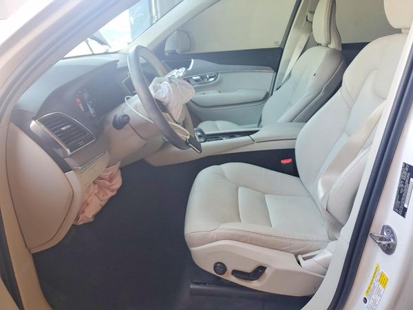2025 VOLVO XC90 Core