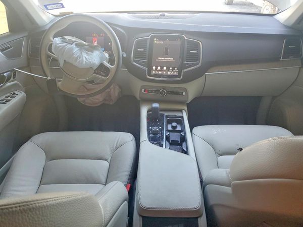 2025 VOLVO XC90 Core