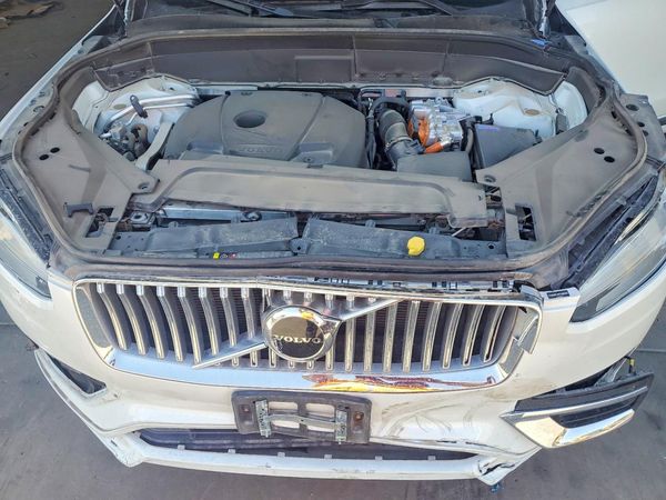2025 VOLVO XC90 Core