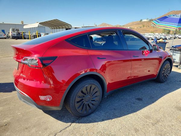 2024 TESLA MODEL Y