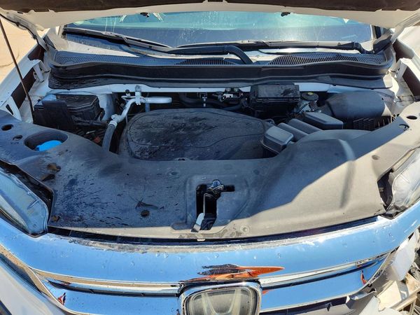 2021 HONDA PILOT EX-L — Engine bay