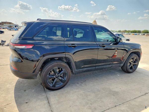 2023 JEEP GRAND CHEROKEE Laredo, Altitude