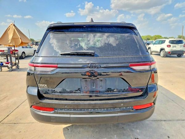 2023 JEEP GRAND CHEROKEE Laredo, Altitude