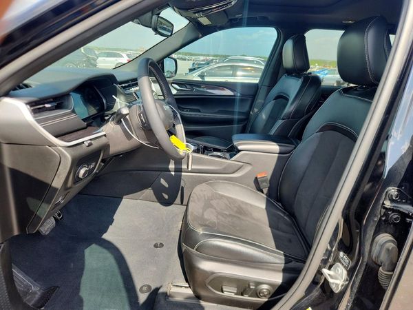 2023 JEEP GRAND CHEROKEE Laredo, Altitude