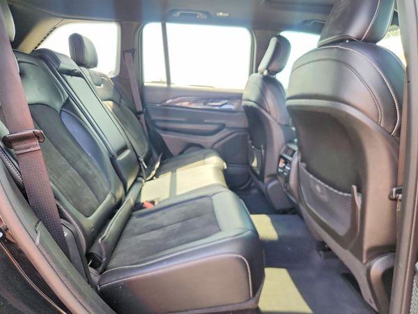 2023 JEEP GRAND CHEROKEE Laredo, Altitude