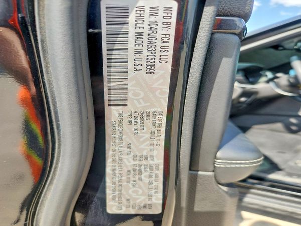 2023 JEEP GRAND CHEROKEE Laredo, Altitude