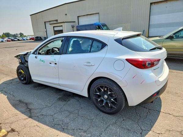 2016 MAZDA 3 SE