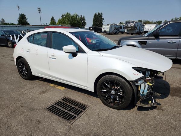 2016 MAZDA 3 SE