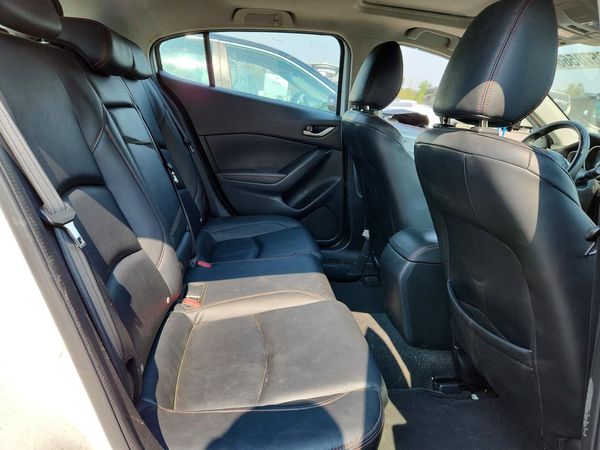 2016 MAZDA 3 SE