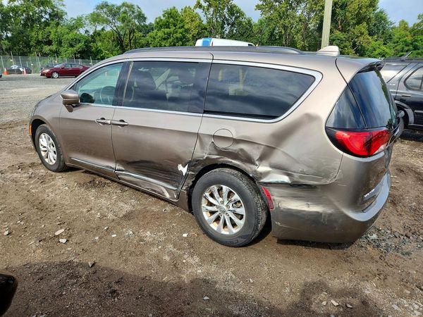 2017 CHRYSLER PACIFICA