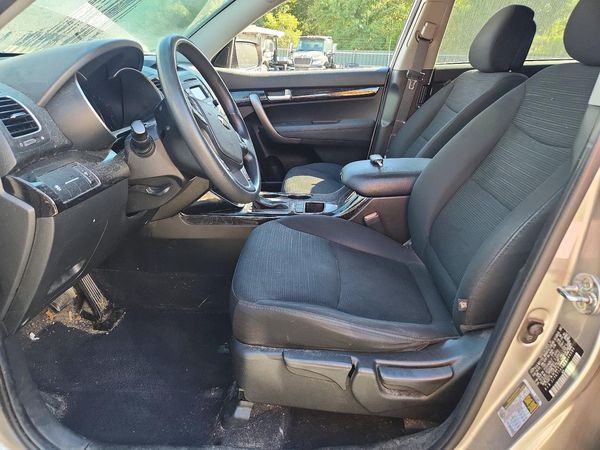 2014 KIA SORENTO Base/ LX