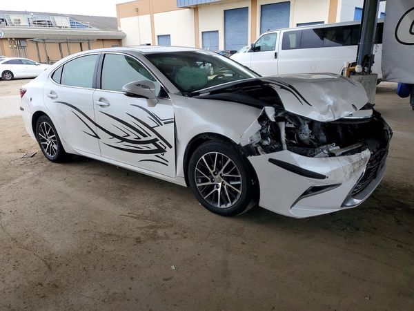 2016 LEXUS ES