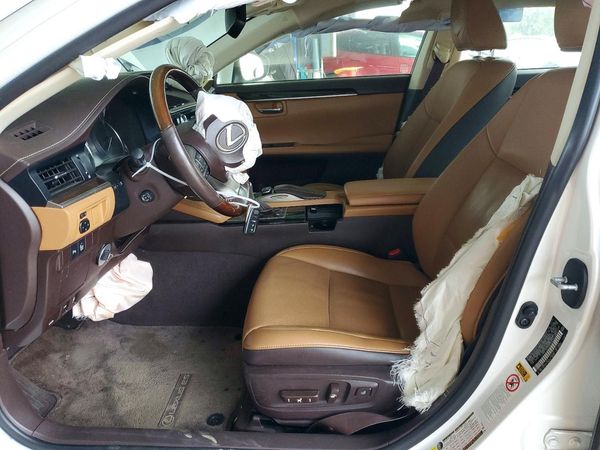 2016 LEXUS ES