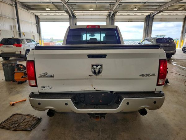 2013 RAM 1500 SLT QUAD CAB 4X4