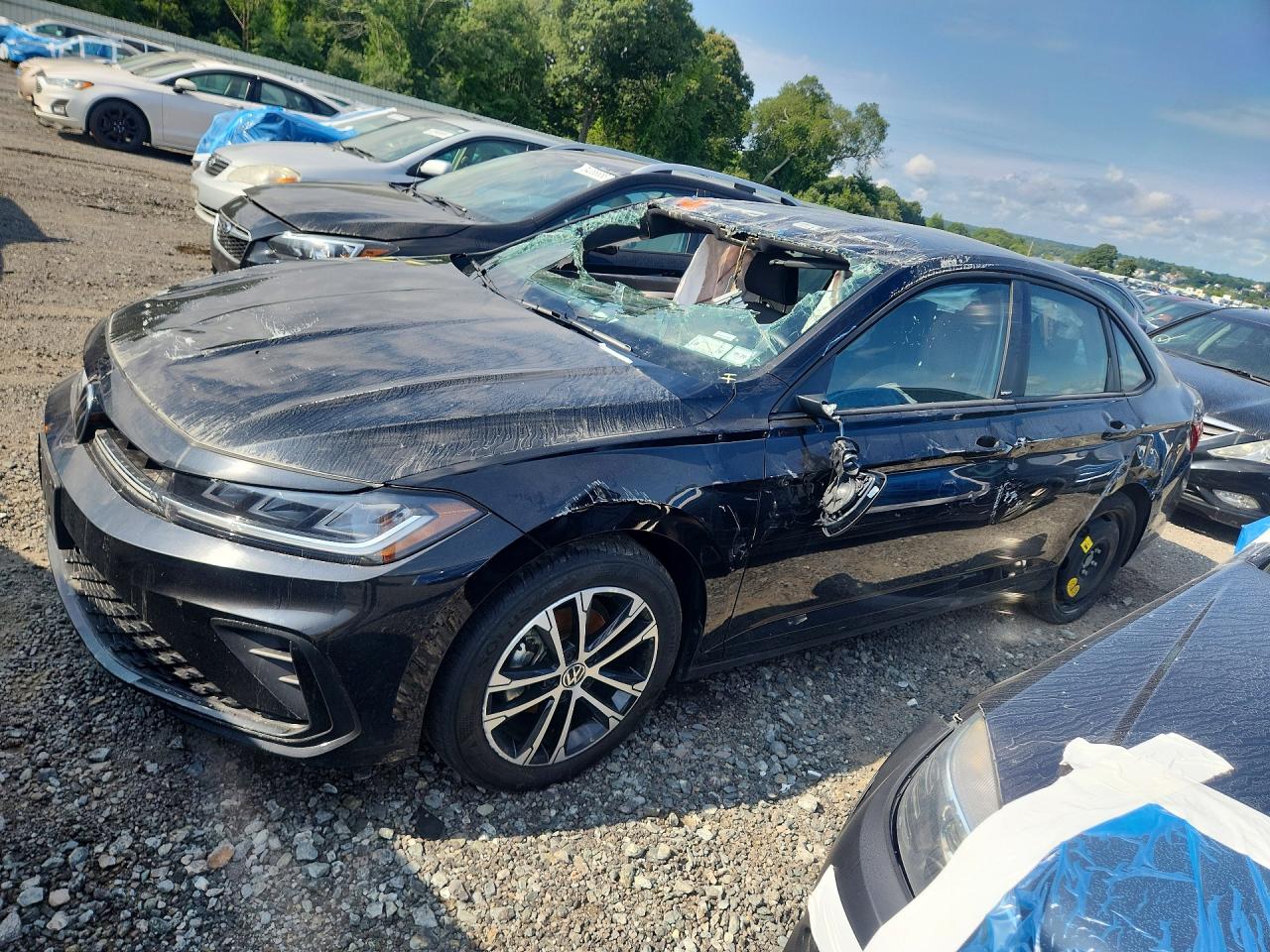 2025 VOLKSWAGEN JETTA Sport — Front 3/4