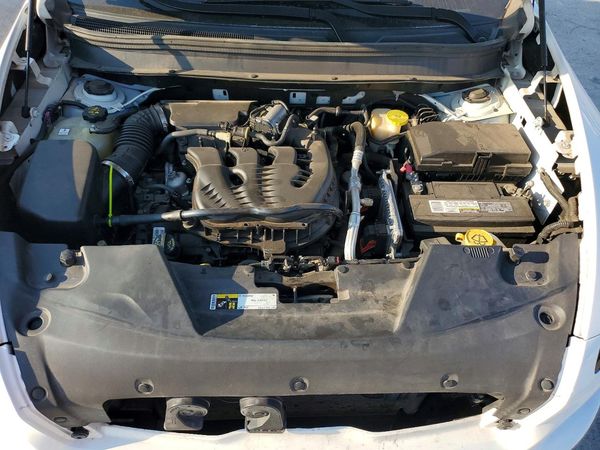 2014 JEEP CHEROKEE Limited — Engine bay