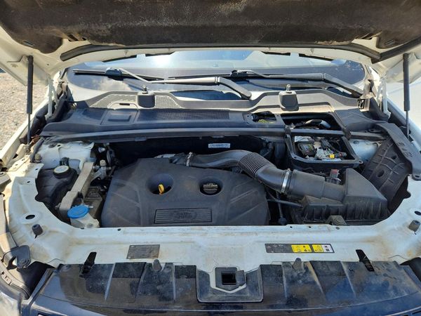 2017 LAND ROVER DISCOVERY SPORT HSE Lux — Engine bay