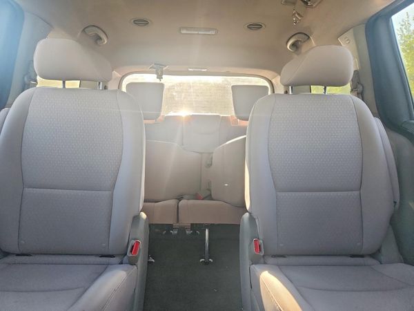 2017 KIA SEDONA LX