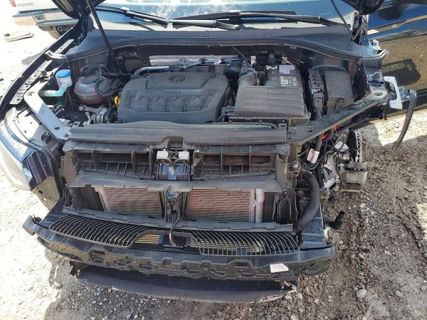 2024 VOLKSWAGEN TIGUAN 4Motion SE R-Line Black — Engine bay