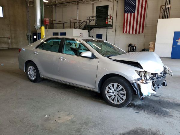 2014 TOYOTA CAMRY